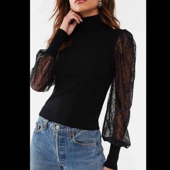 Forever 21 Tops - 🖤Lace Sleeve Turtleneck